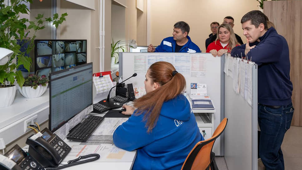 Дмитрий Артюхов (справа)