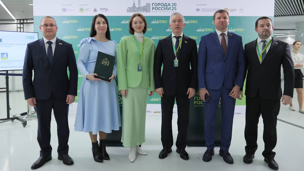 Слева направо: Евгений Чинцов, Вероника Медведева, Анна Гурарий, Владлен Колесников, Сергей Буяков, Илья Тугбаев