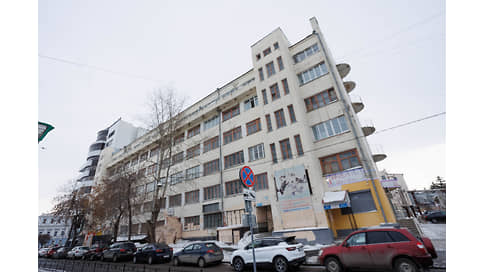 С бывшего общежития ДОСААФ в Екатеринбурге сняли охранный статус