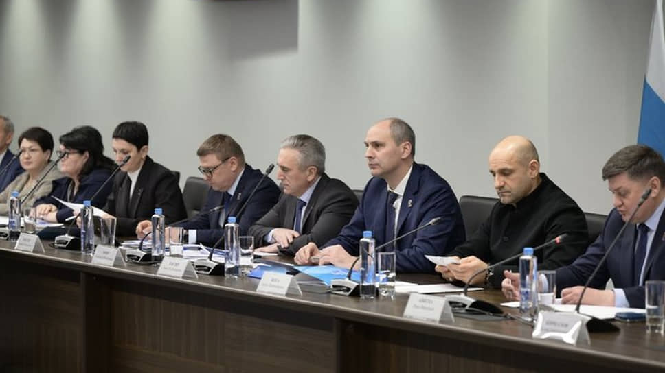 Справа налево: Иван Квитка, Артем Жога, Денис Паселр, Александр Моор, Алексей Текслер