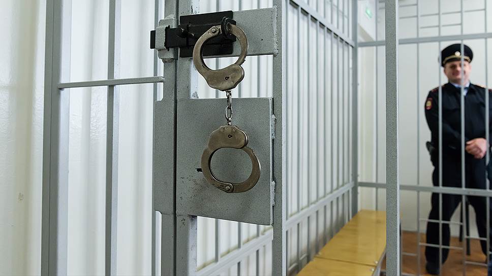 Сотрудникам свердловского УЭБиПК смягчили меру пресечения