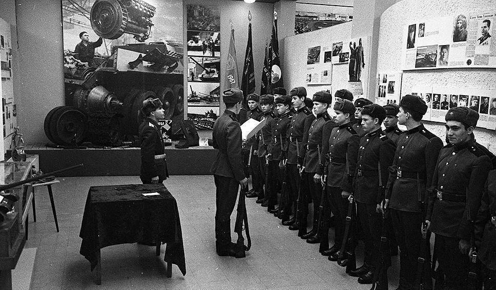 В залах музея трудовой и боевой славы в советское время принимали присягу милиционеры и военнослужащие, осуществлялся торжественный прием в пионеры, выдавали комсомольские билеты