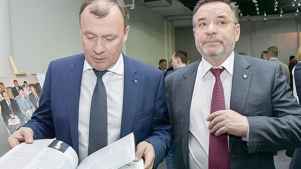 Первый заместитель губернатора Свердловской области Алексей Орлов и директор по общим вопросам «УГМК-Холдинг» Владимир Белоглазов