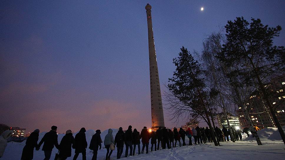 В последние дни перед сносом рядом с телебашней проходили акции «Обними башню». В одном приняли участие 700 человек, в другом около 120 человек.