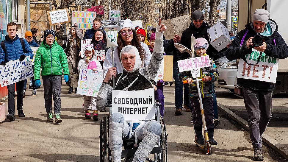 Первомайская &quot;монстрация&quot; в Екатеринбурге на Вторчертмете