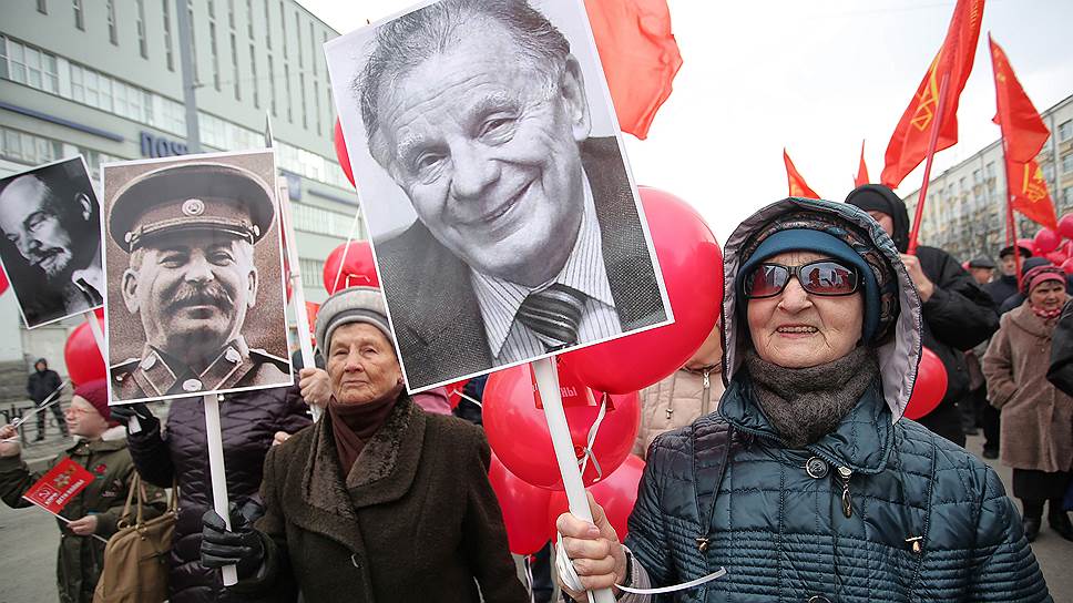 Демонстрация и митинг, посвященные Празднику Весны и Труда, 1 мая, в Екатеринбурге. Колонна КПРФ