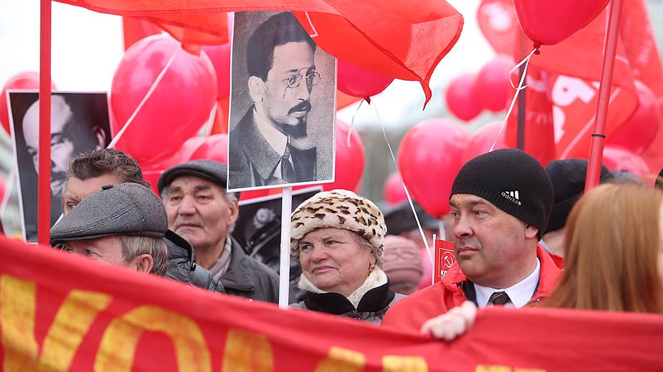 Демонстрация и митинг, посвященные Празднику Весны и Труда, 1 мая, в Екатеринбурге. 