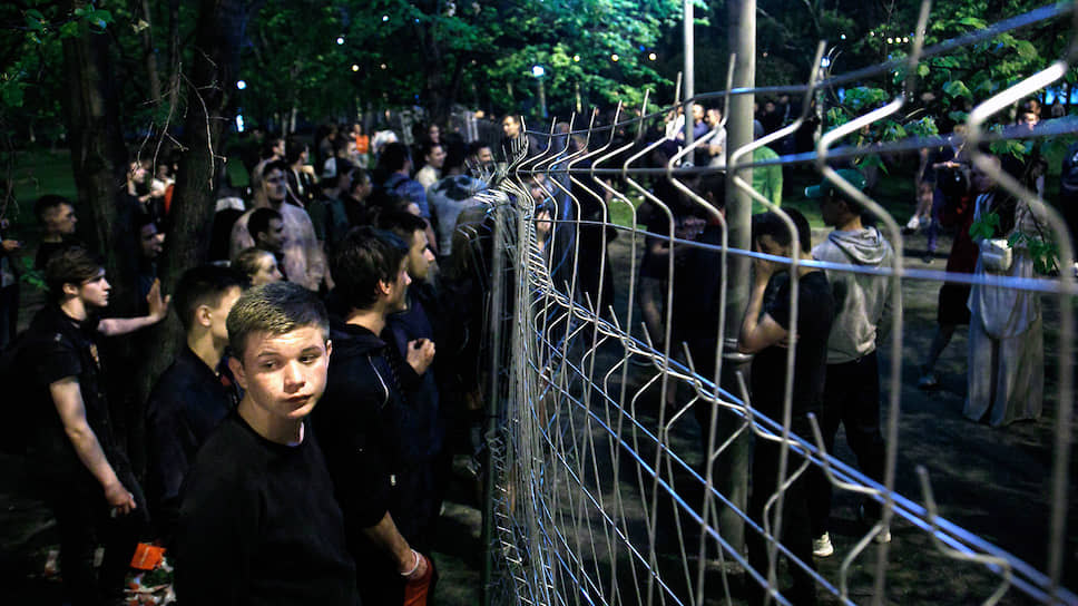 Защитники сквера ломали забор несколько раз за все дни противостояния. По ночам возникали потасовки между защитниками сквера и храма, а также сотрудниками Росгвардии. Но до серьезных конфликтов не доходило