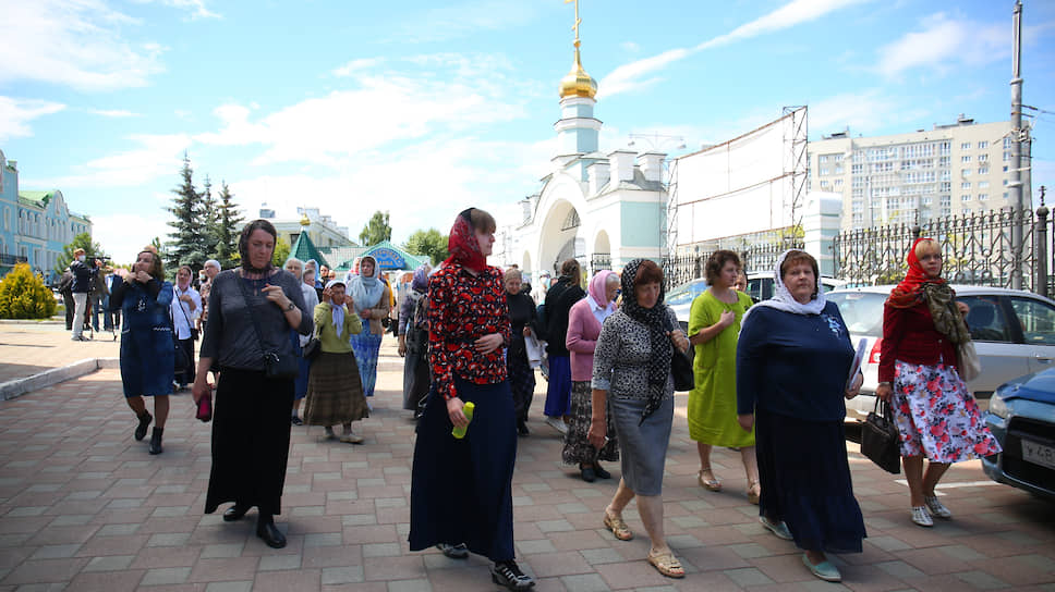 Сам схиигумен Сергий вновь не приехал на суд. В прошлый раз он также не явился, а с первого заседания слишком быстро удалился, не ответив на вопросы суда.