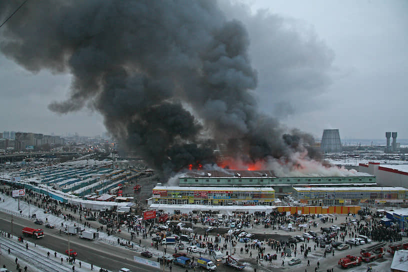 Пожар на рынке &quot;Таганский ряд&quot;в Екатеринбурге в 2011 году 