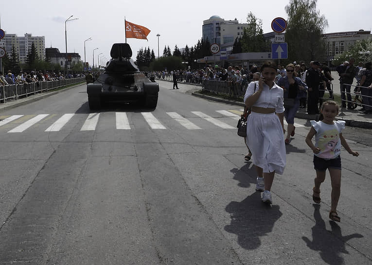 Торжественный марш в честь Дня Победы в Верхней Пышме 