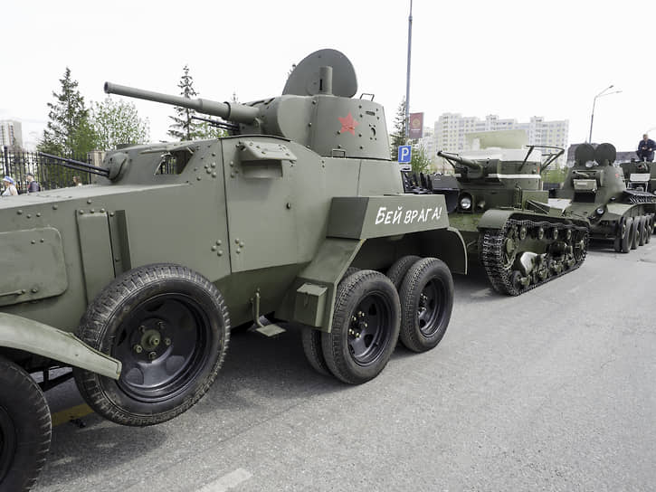 Торжественный марш в честь Дня Победы в Верхней Пышме 