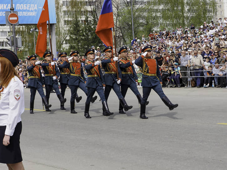 Торжественный марш в честь Дня Победы в Верхней Пышме 