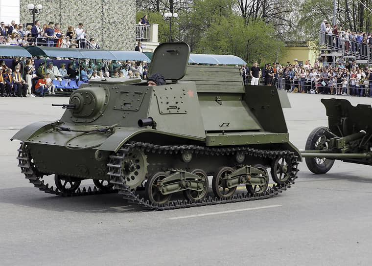 Торжественный марш в честь Дня Победы в Верхней Пышме