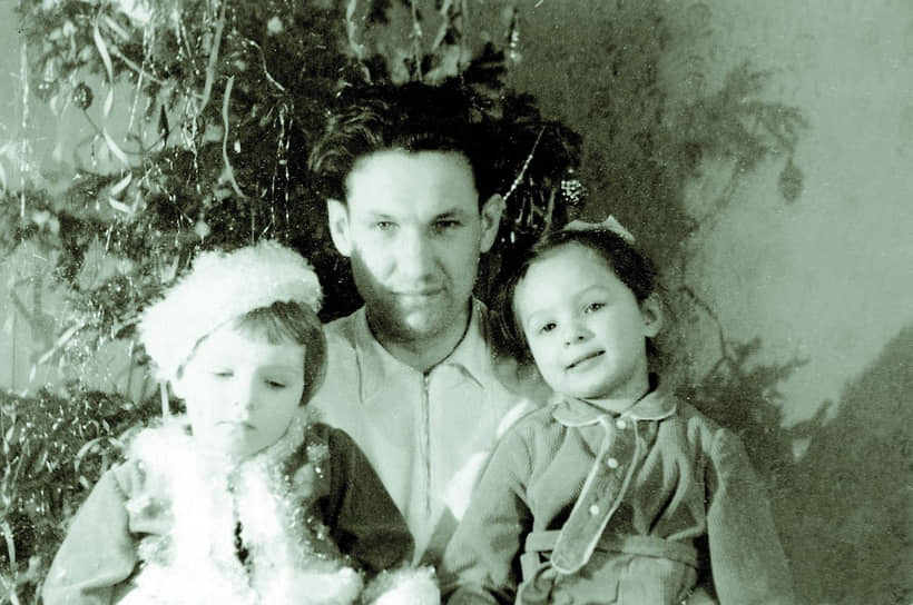 Борис Ельцин с дочерьми
