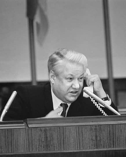 Борис Ельцин во время заседания Верховного Совета России, 1992 год
