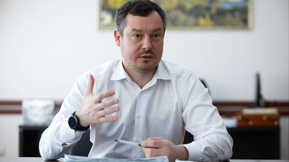 Глава Сысертского городского округа Дмитрий Нисковских во время интервью