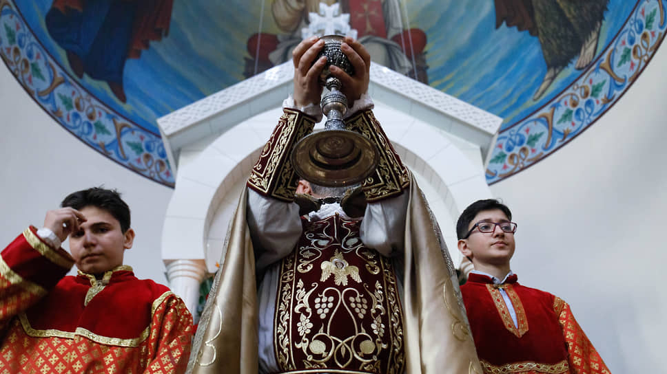 Празднование Пасхи в церкви Св. Карапета