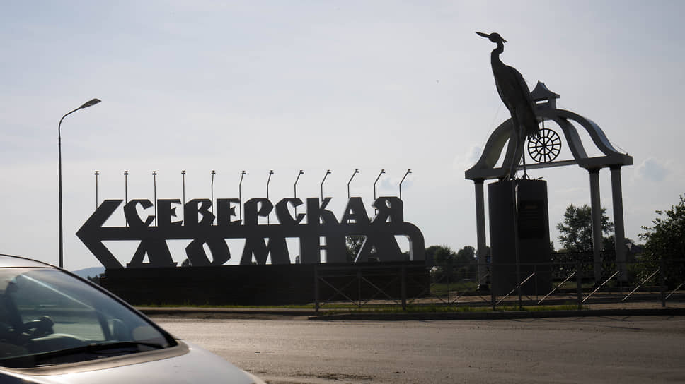 Стела на въезде в музейный комплекс &quot;Северская домна&quot;