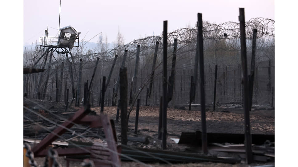 Последствия пожара в поселке Сосьва.  Сгоревшая территория Лечебно-исправительного учреждения (ЛИУ)-23