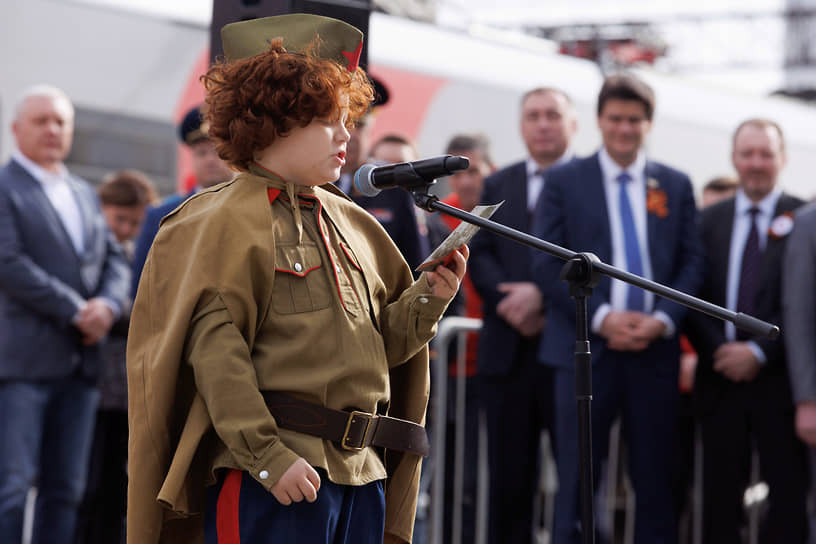 Прибытие ретро-поезда «Эшелон Победы» на станцию «Екатеринбург-Пассажирский»
