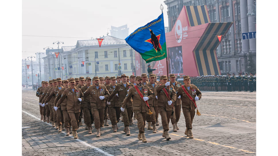 Военнослужащие во время парада посвященного 78-ой годовщине Победы в Великой Отечественной войне, на площади 1905 года