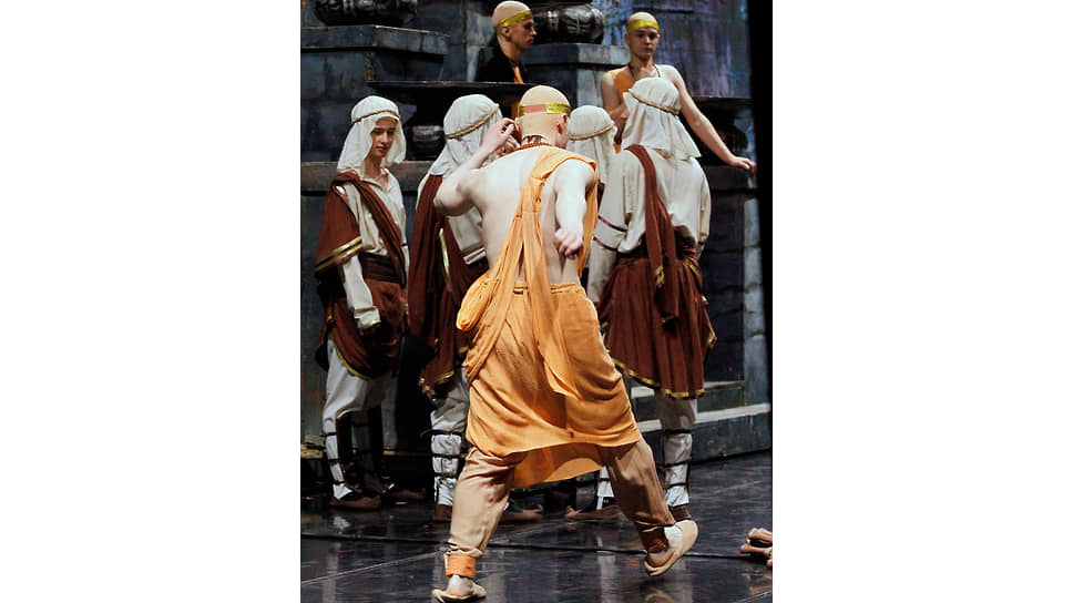 Артисты балета на сцене Екатеринбургского государственного академического театра оперы и балета &quot;Урал Опера Балет&quot;