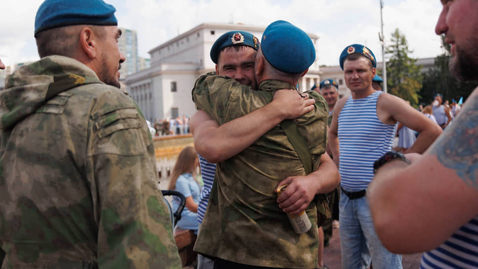 Торжественные мероприятия в честь 93-й годовщины создания Воздушно-десантных войск (ВДВ) в Екатеринбурге