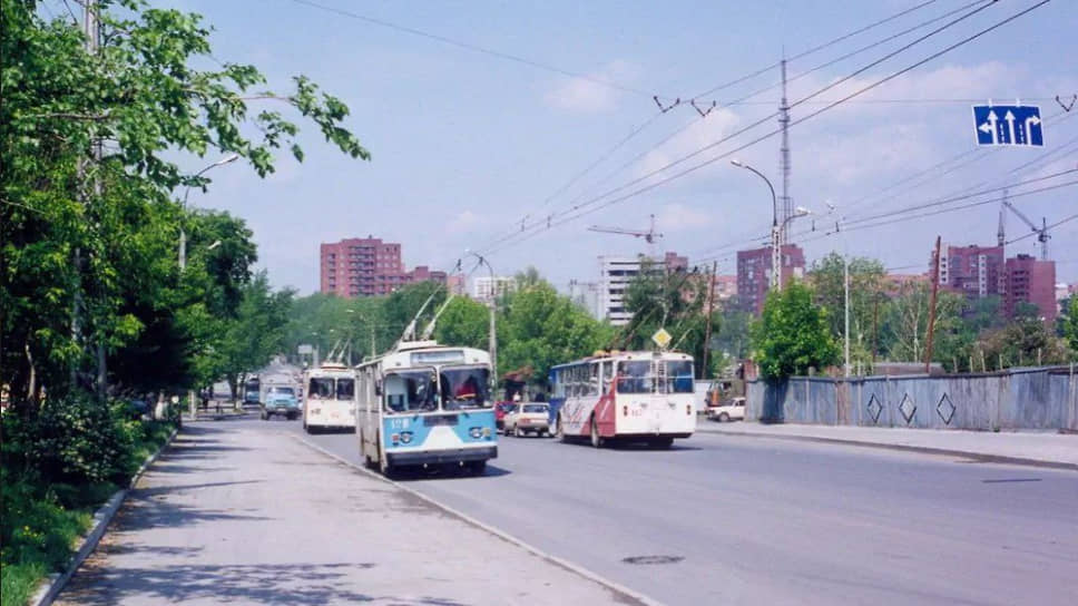 Перекресток улиц Фурманова и Белинского 1998 год