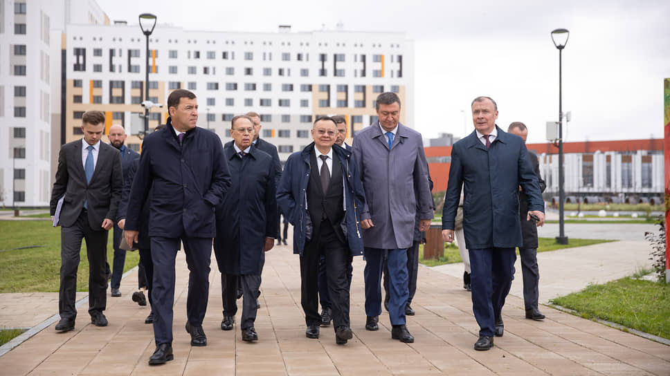 Федеральный министр, а также первые лица области и города посетили Новокольцовский