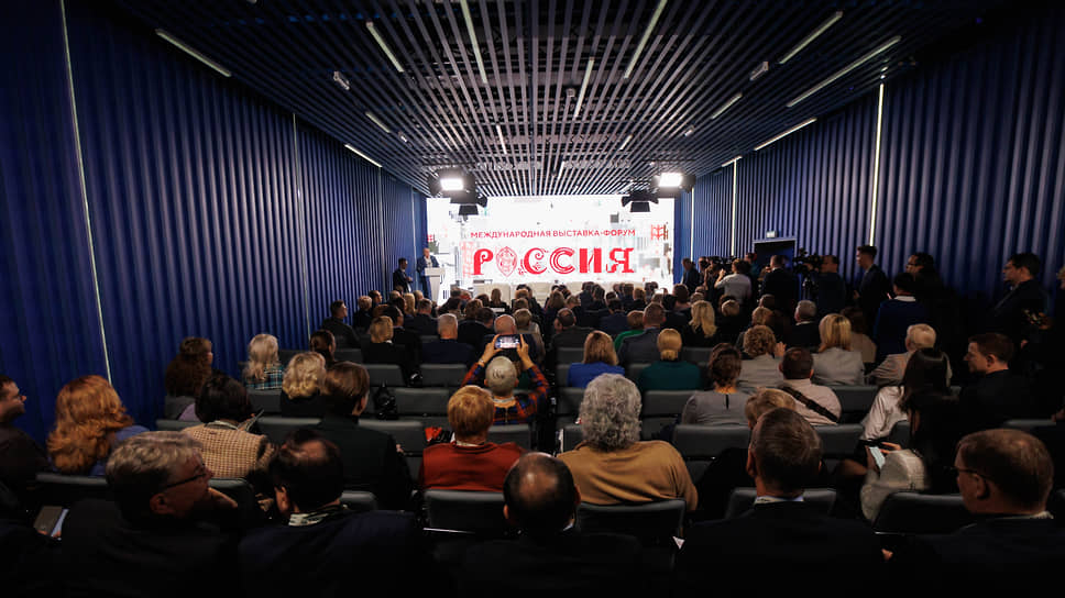  В один день с выставкой начал работу ХIII Уральский медиафорум &quot;Медиа будущего: фокус на цифровой контент&quot;
