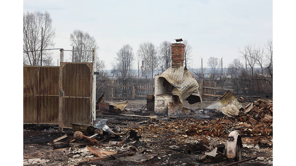 Виды поселка Сосьва после пожара