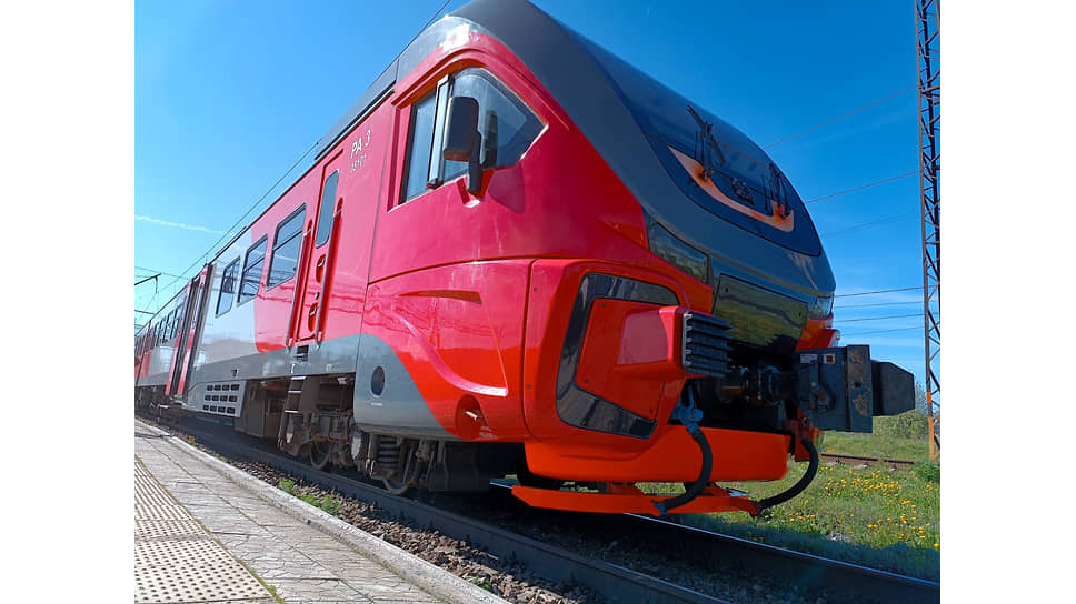 Пригородные поезда «Орлан» будут курсировать по маршруту Екатеринбург — Михайловский завод по выходным и праздничным дням до 27 октября