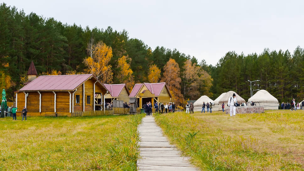 Церемония открытия этнокультурного юрточного городка