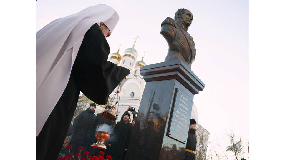 Церемония открытия памятного бюста императору Александру I в Екатеринбурге