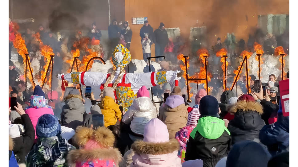  Проводы зимы в Преображенском парке Академического района Екатеринбурга