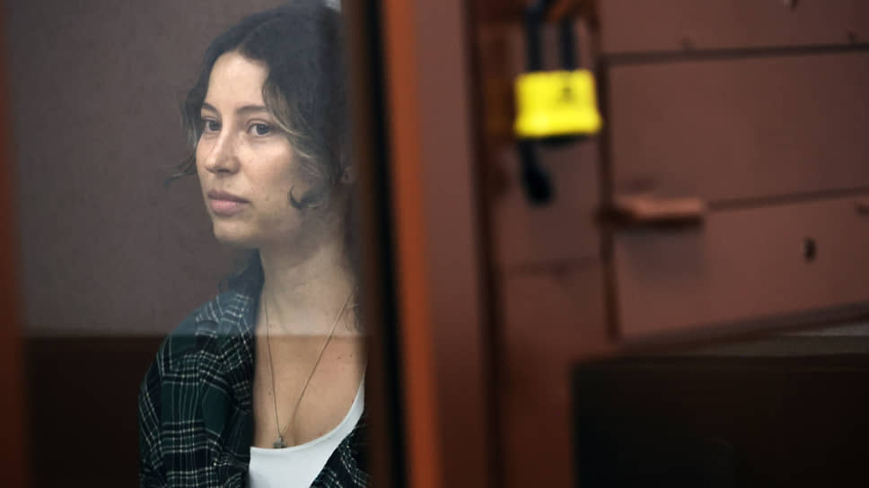 Ксения Карелина во время заседания суда