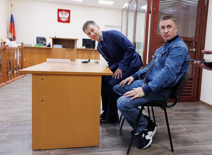 Судебное заседание по делу Александра Дискова. Обвиняемый Александр Дисков (справа) и его адвокат (слева) 