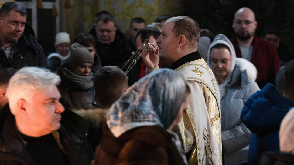 Праздничное богослужение по случаю Рождества Христова в Свято-Троицком кафедральном соборе