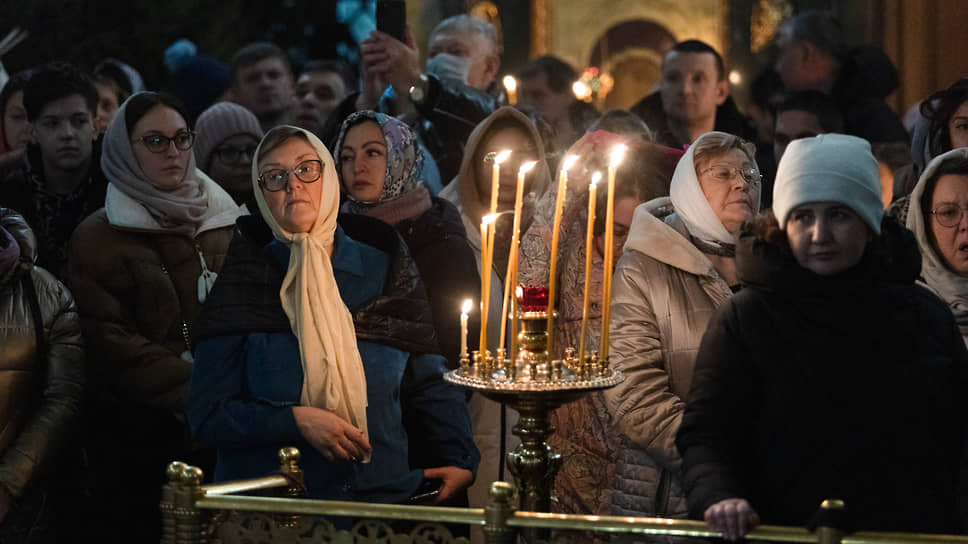 Праздничное богослужение по случаю Рождества Христова в Свято-Троицком кафедральном соборе