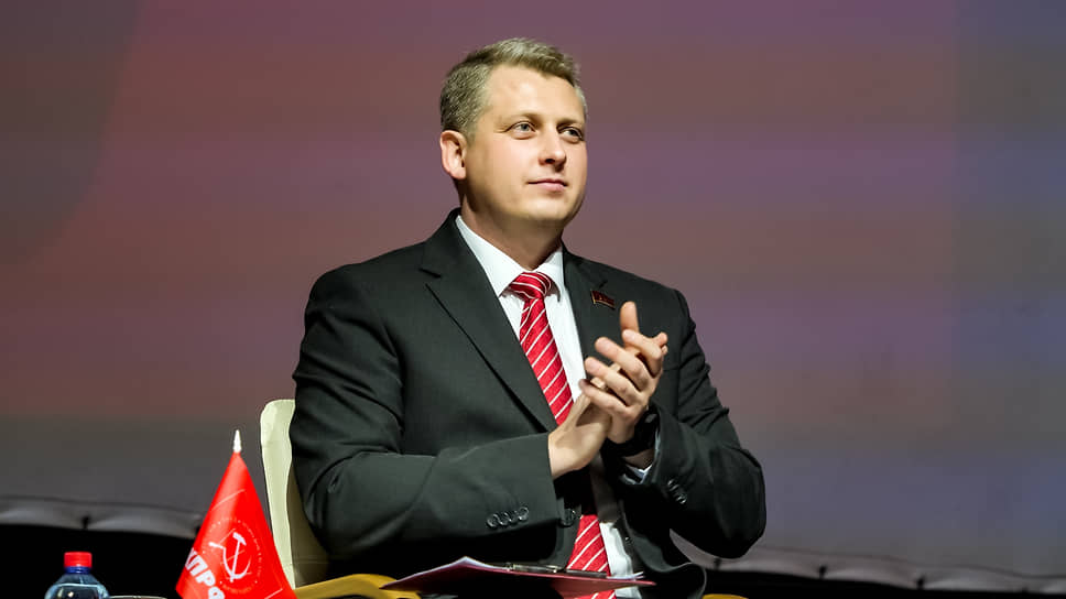 Первый секретарь Свердловского обкома КПРФ Александр Ивачев