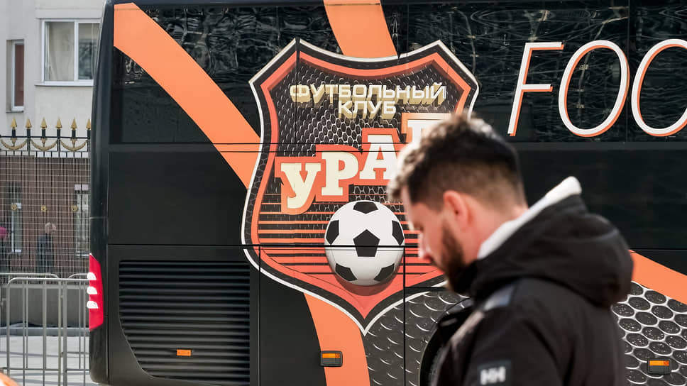 Эмблема футбольного клуба "Урал"