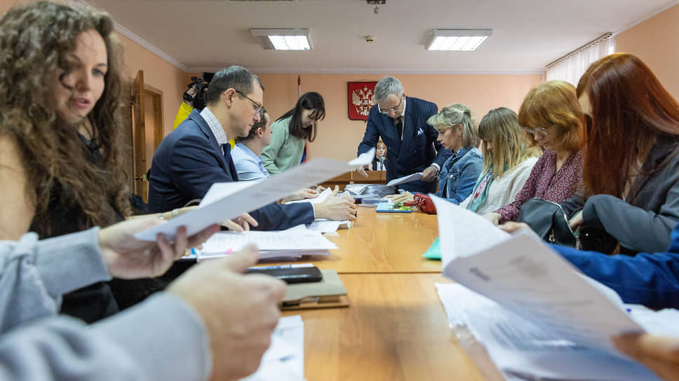 Заседание Октябрьского районного суда Екатеринбурга, на котором рассматривается протест жителей Академического района против застройки Березовой рощи