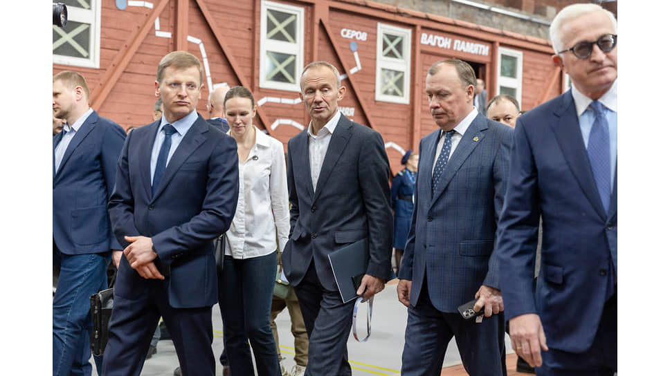 Осмотр выставки железнодорожной ретро-техники «Эшелон Победы» 