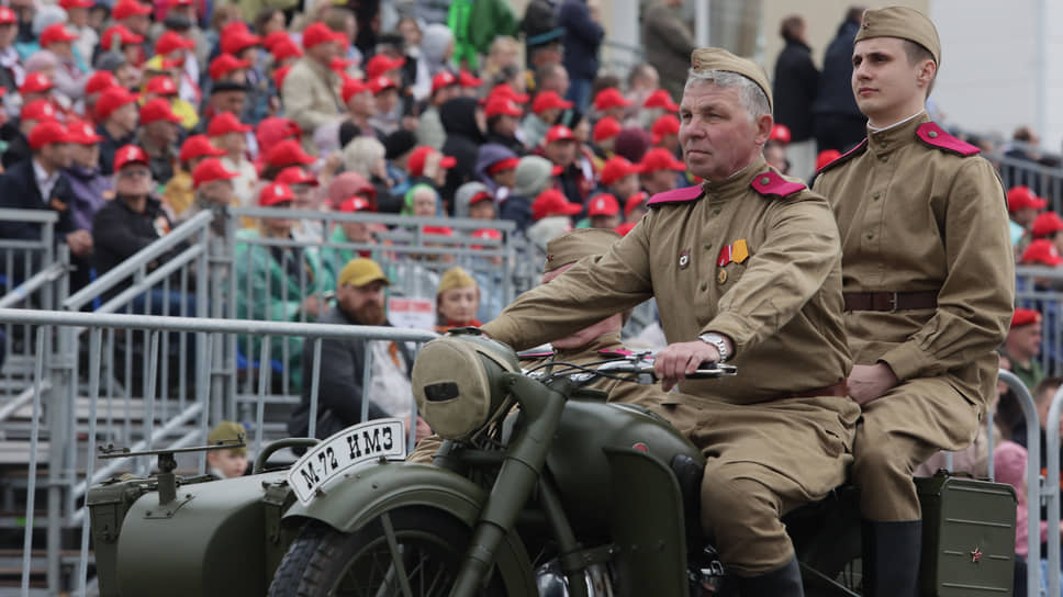 Шествие исторической военной техники