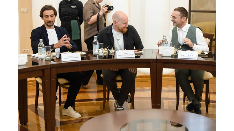 Руководитель команды «Архангел Михаил» Николай Клименко, руководитель PR-проектов RСС Алексей Галанов и главный редактор &quot;Коммерсантъ-Урал&quot; Николай Яблонский во время церемонии