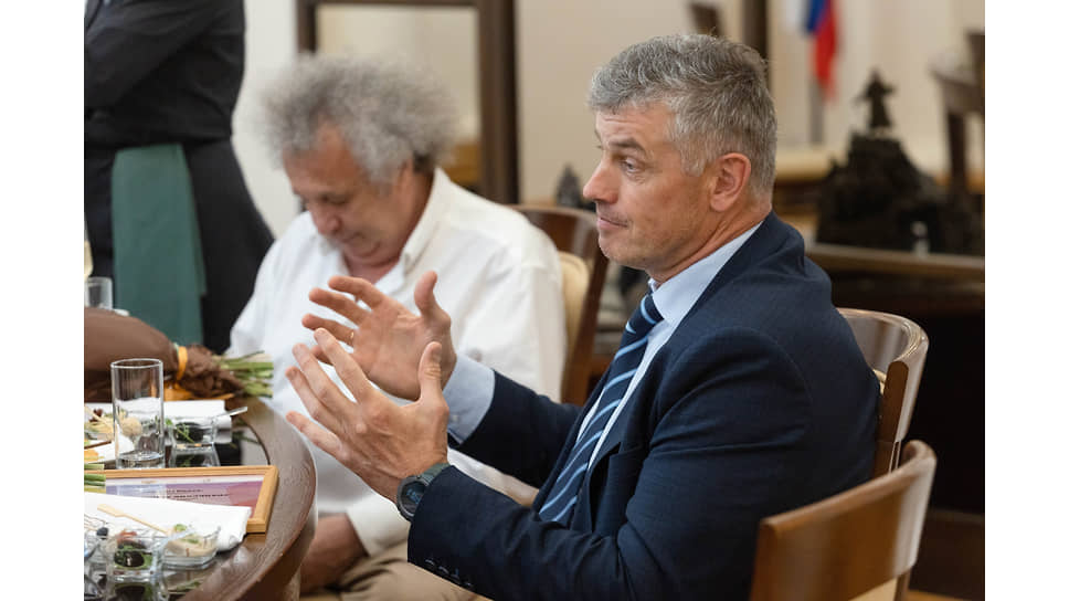 Заместитель генерального директора авиакомпании «Уральские авиалинии» Николай Необутов во время церемонии