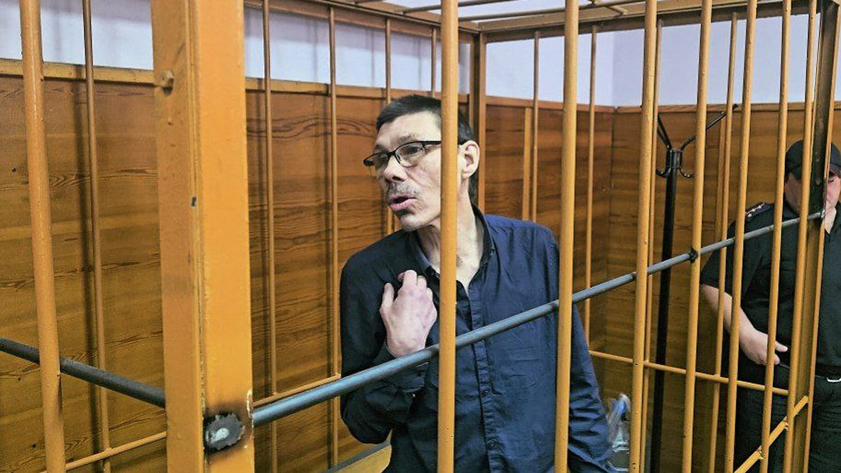 «Я сижу, а альбомы выходят»
