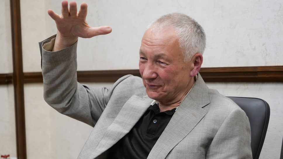 Бывший заместитель главы Екатеринбурга Виктор Контеев во время интервью после условно-досрочного освобождения