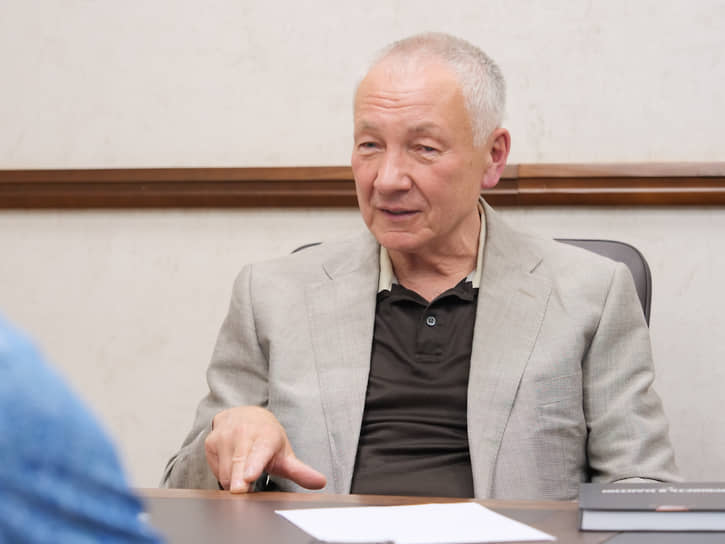 Бывший заместитель главы Екатеринбурга Виктор Контеев во время интервью после условно-досрочного освобождения